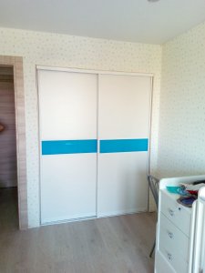 Двери-купе для встроенного шкафа, 2000(в)*1530(ш), 2 штуки.Профиль аристо («с-стандарт»,дуб дымчатый), лдсп «еггер»( Акация Лэйклэнд светлая H1277 ST9)+стекло цветное. Стоимость 22600 рублей с замером, доставкой и установкой. Установлено 12 июня 2020 года